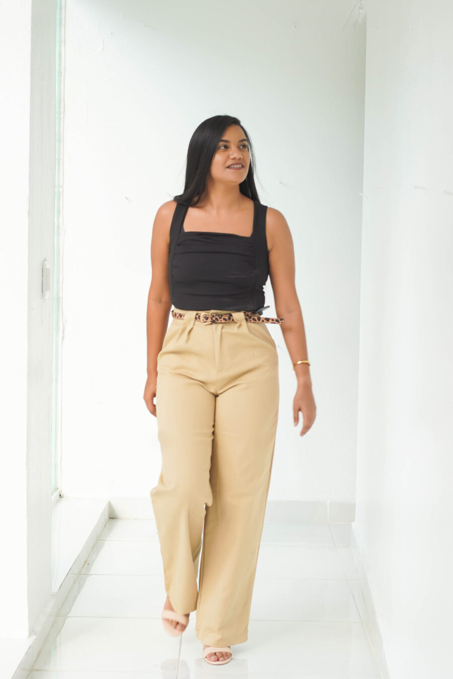 Pantalón con estilo clásico - Imagen 2