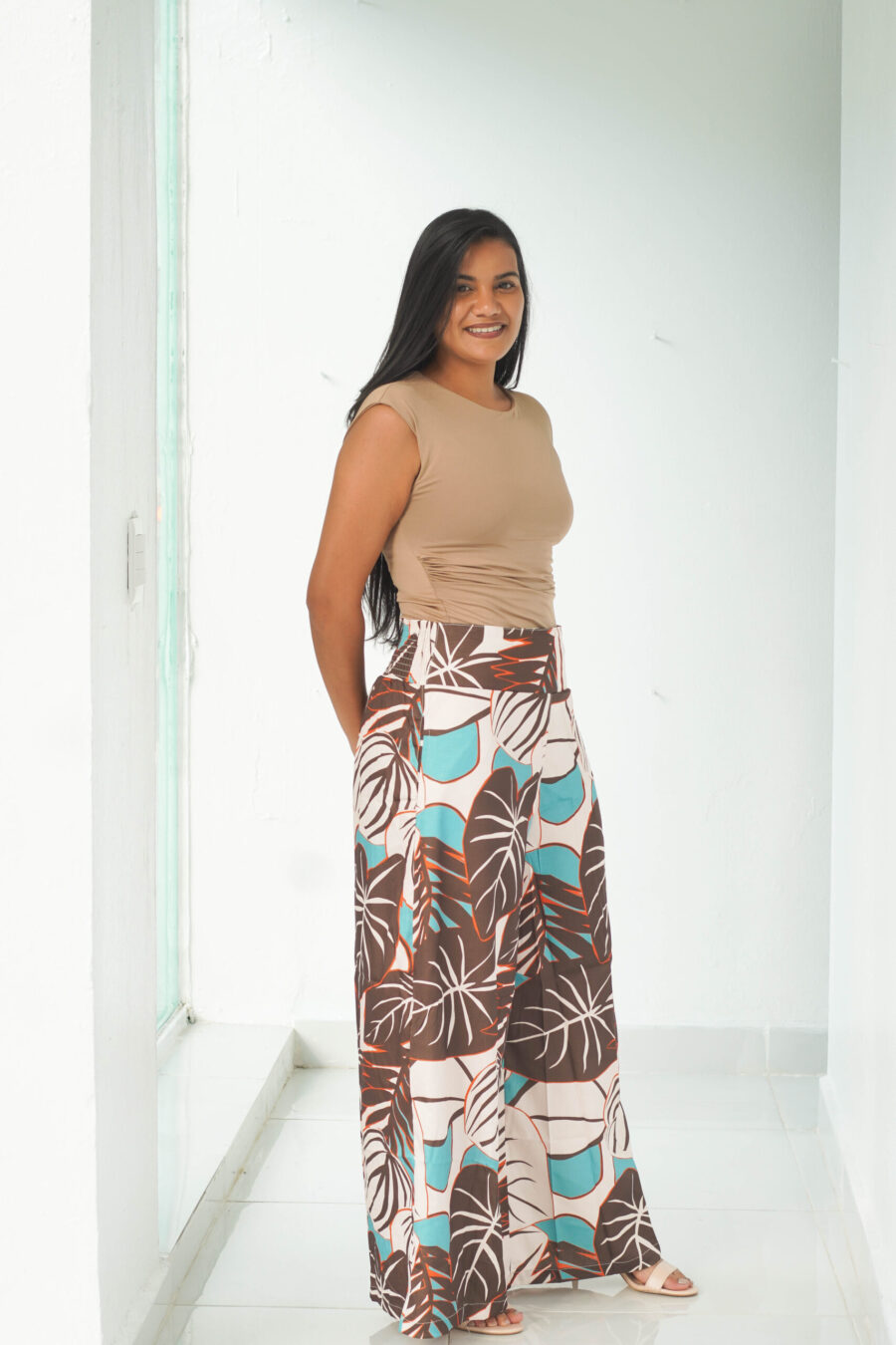 Pantalon palazzo estampado tropical - Imagen 2
