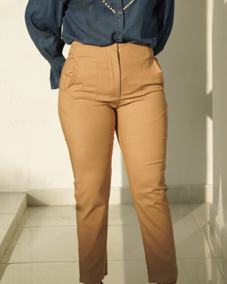 pantalon de pinza en color caki