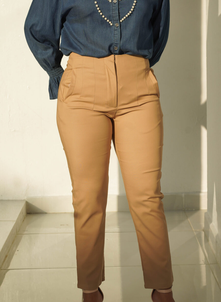 pantalon de pinza en color caki