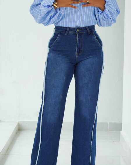 Pantalón jean recto con líneas en los laterales