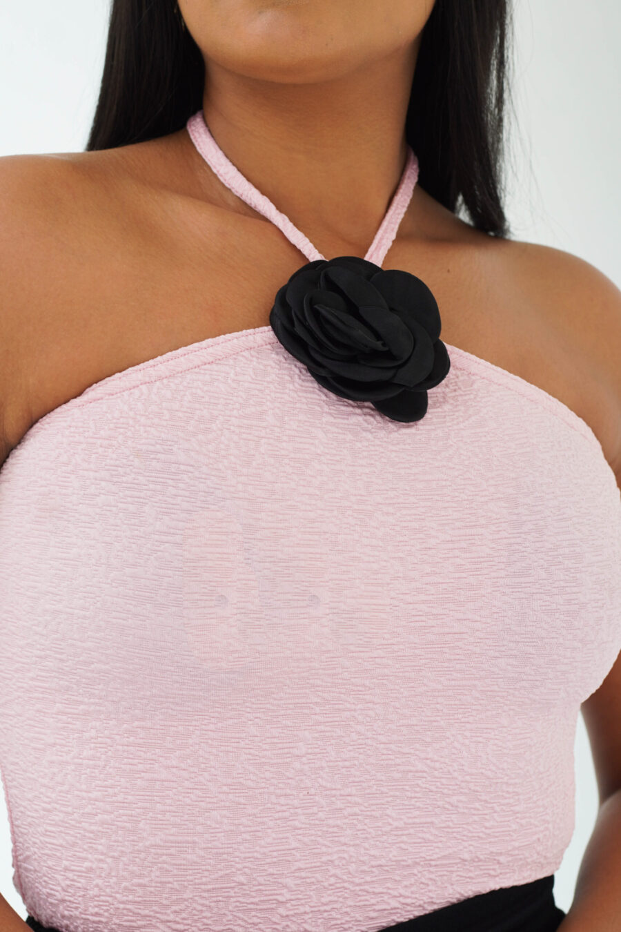 Body amarrado en el cuello con detalle de flor - Imagen 3