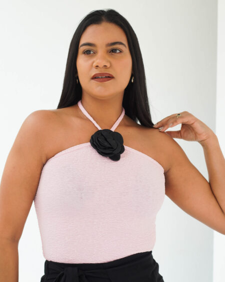 Body amarrado en el cuello con detalle de flor