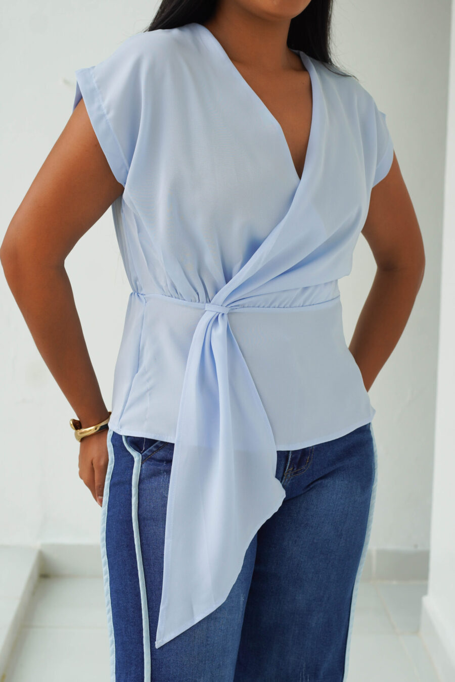 Blusa casual con lazo frontal- Elegancia y comodidad