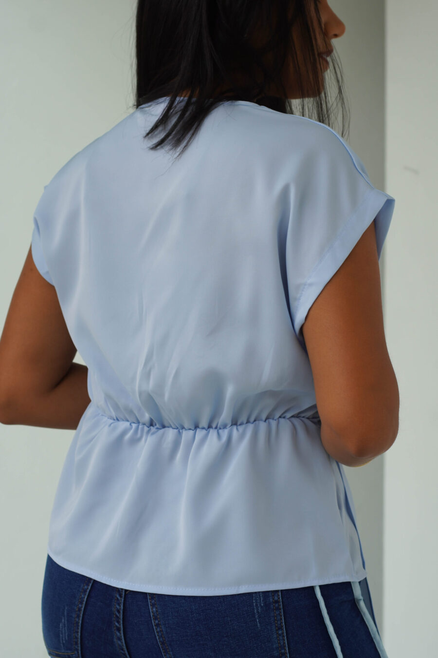 Blusa casual con lazo frontal- Elegancia y comodidad - Imagen 3