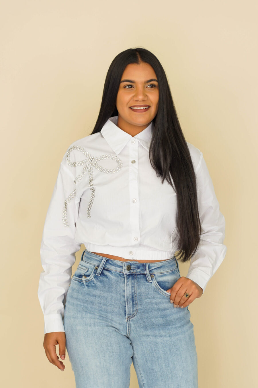 Camisa coquette con detalles en pedrerias 315327