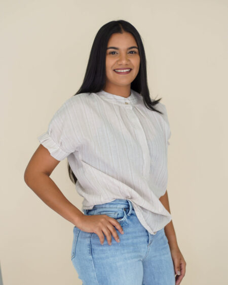 Blusa en lino con detalles de lineas delicadas