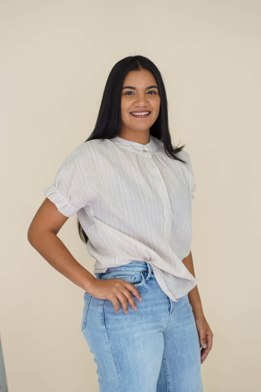 Blusa en lino con detalles de lineas delicadas