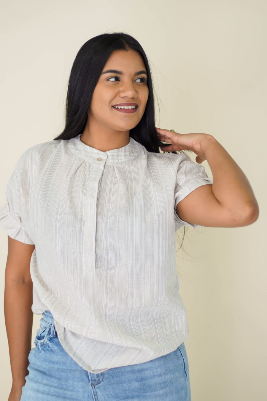 Blusa en lino con detalles de lineas delicadas - Imagen 2
