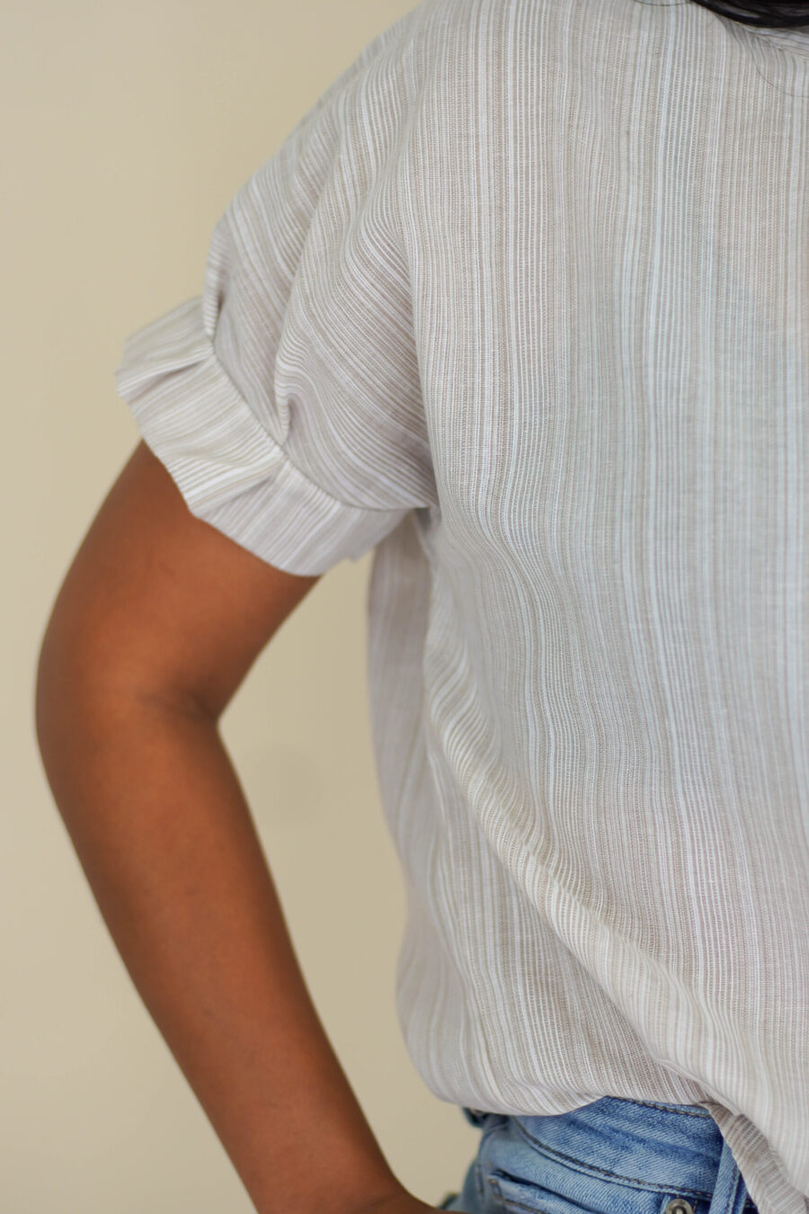 Blusa en lino con detalles de lineas delicadas - Imagen 4