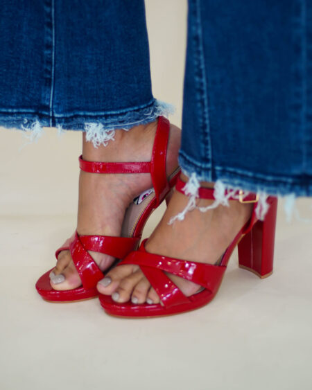 Zapatillas altas cruzadas delante