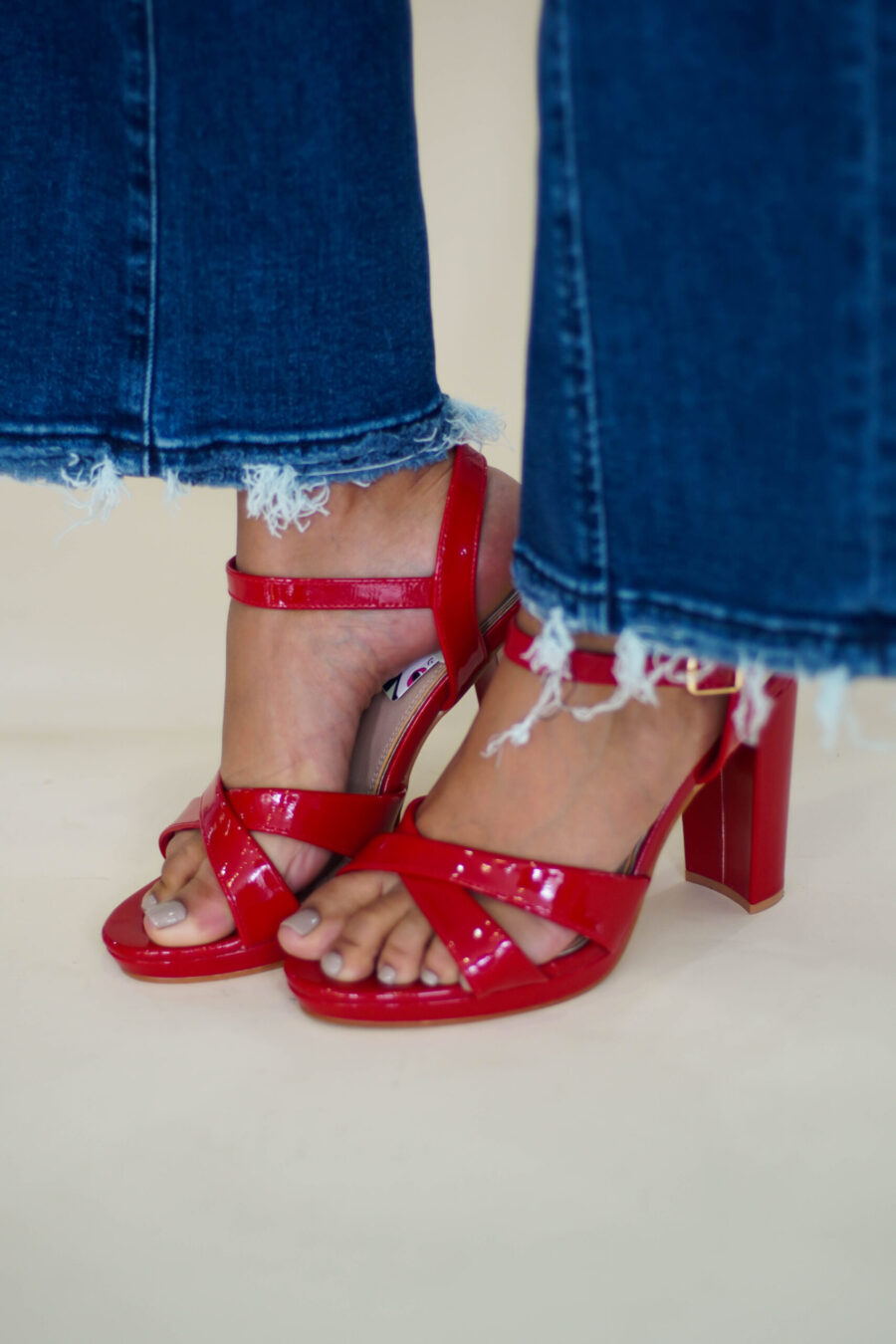 Zapatillas altas cruzadas delante