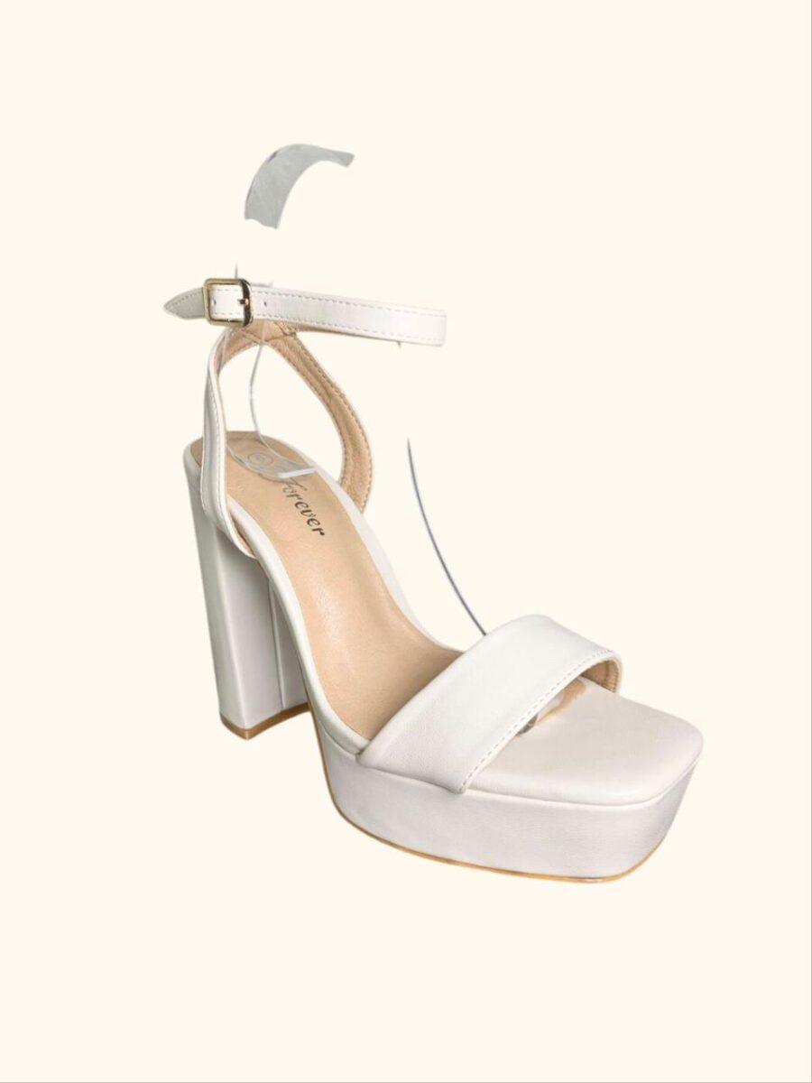 Zapatilla de tacón alto con plataforma
